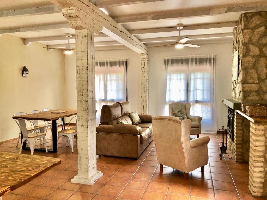 Casa Valdesanmartin - Country House, 10500Sqm, Pool, Paddel & Bbq 埃尔蒂恩夫洛 外观 照片